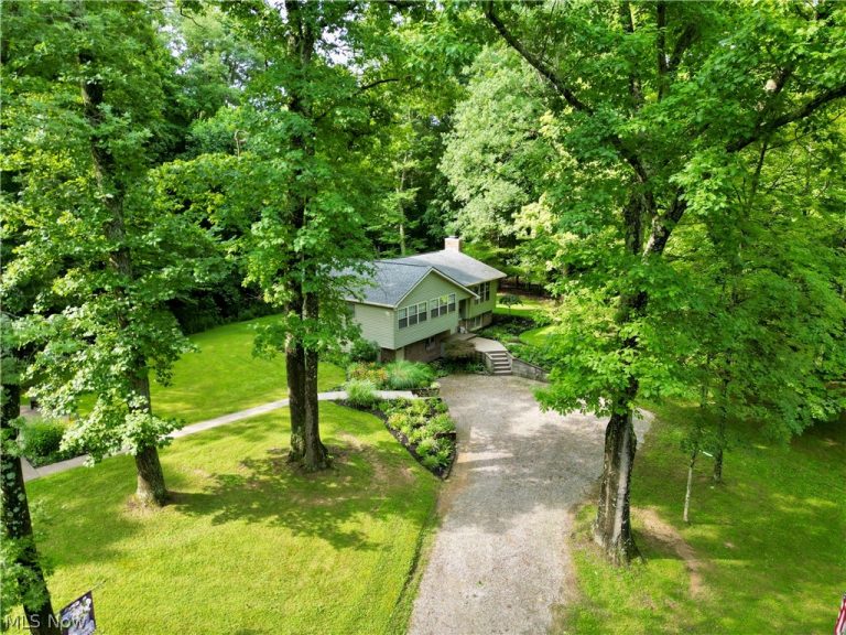210 Camp Lane, New Concord, OH - Photo 8
