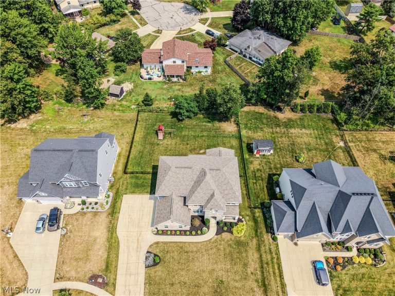 12560 Treeline Trail, North Royalton, OH - Photo 6