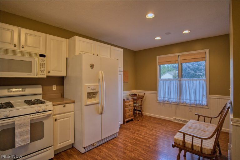 1108 Shadow Ridge Drive, Niles, OH - Photo 3