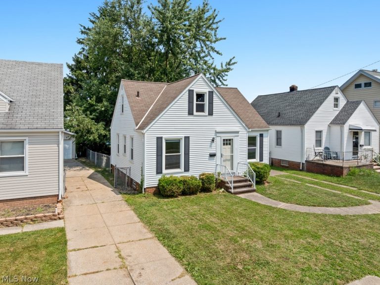 5702 Theota Avenue, Parma, OH - Photo 2