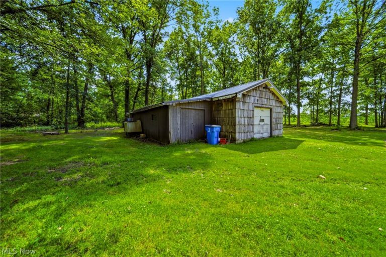 16320 Farley Road, Middlefield, OH - Photo 8