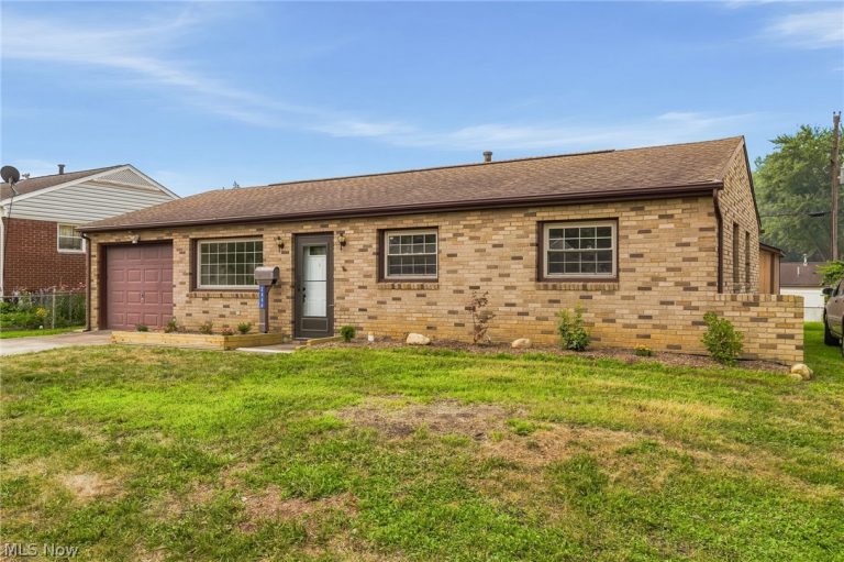 2446 Regentview Street, Canton, OH - Photo 2