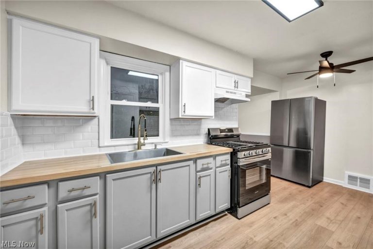 20801 Morris Avenue, Euclid, OH - Photo 8