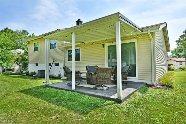 3819 Adrian Drive, Warren, OH - Photo 8