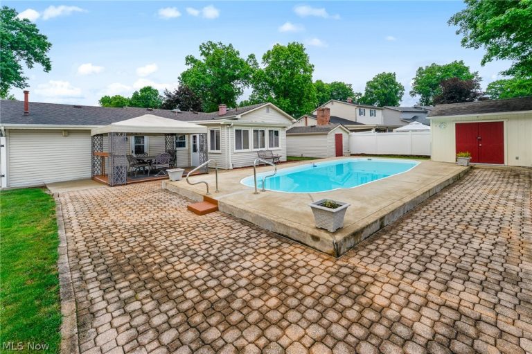 1827 Brockton Drive, Austintown, OH - Photo 5