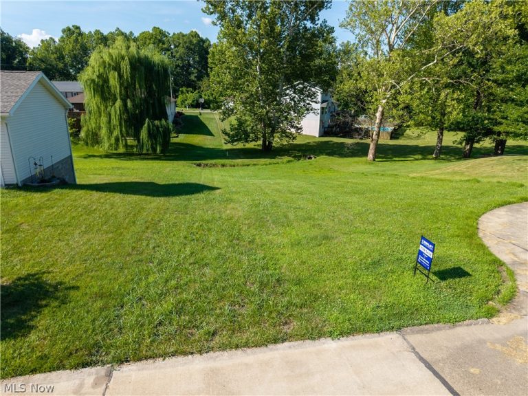 E Wildwood Drive, Parkersburg, WV, 26101