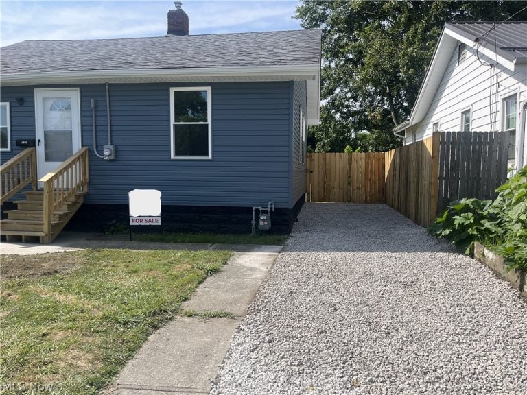 522 Courtland Street, Fairport Harbor, OH - Photo 2