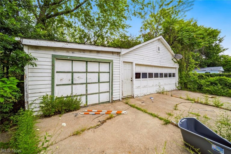 1735 Clarkstone Road, Cleveland, OH - Photo 3