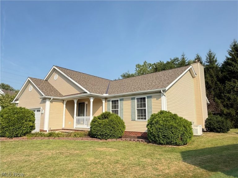 1349 Bannerstone Drive, Painesville, OH - Photo 2