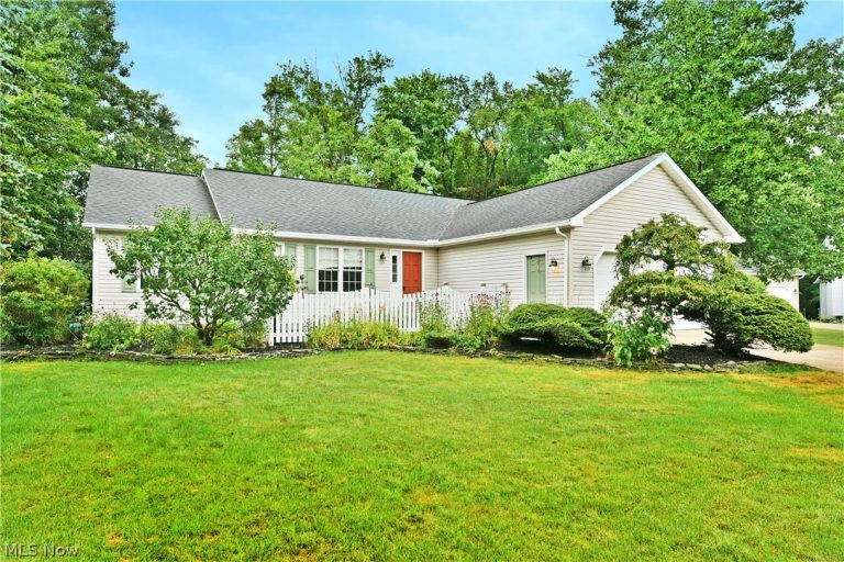 109 Saw Mill Bend, Chardon, OH - Photo 2