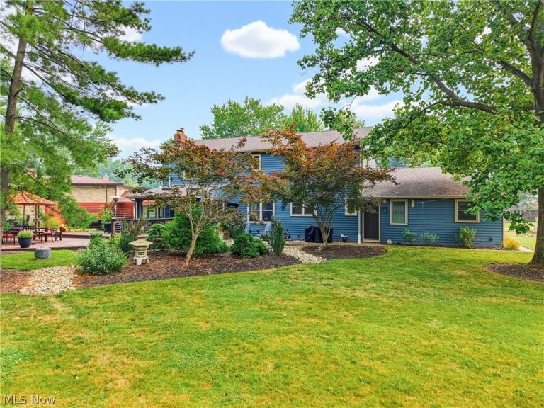 7468 Canyon Circle, Middleburg Heights, OH - Photo 3