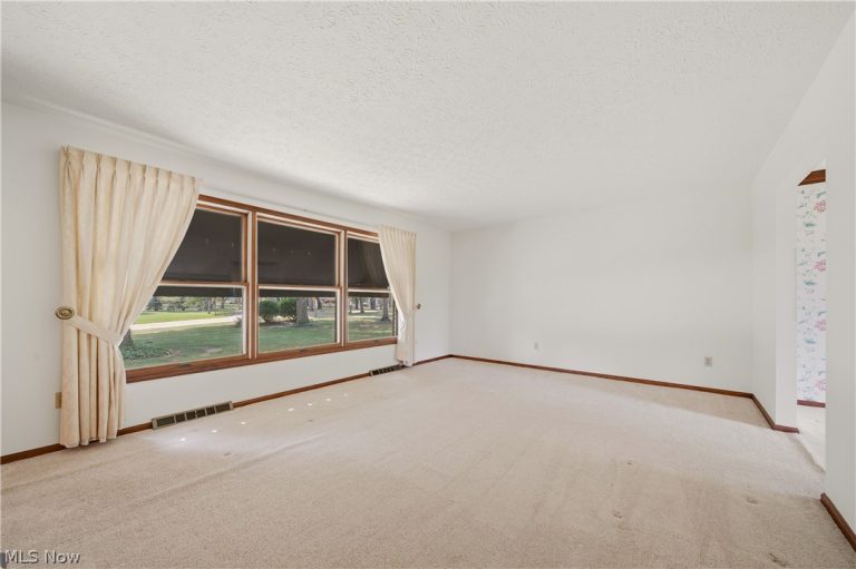 135 Seneca Trail, Hartville, OH - Photo 6