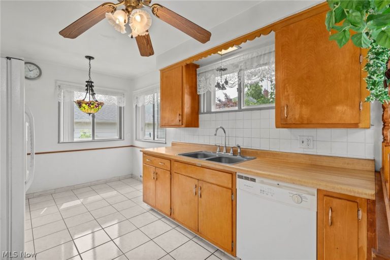 20707 Hilliard Boulevard, Rocky River, OH - Photo 6