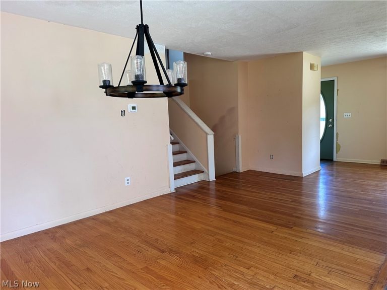 704 Robin Drive, Eastlake, OH - Photo 6