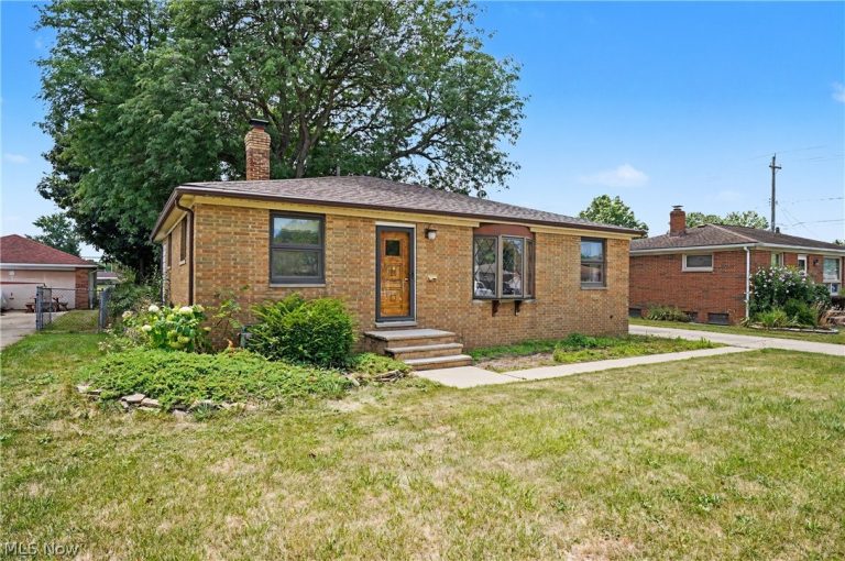11905 Ronald Drive, Parma, OH - Photo 2