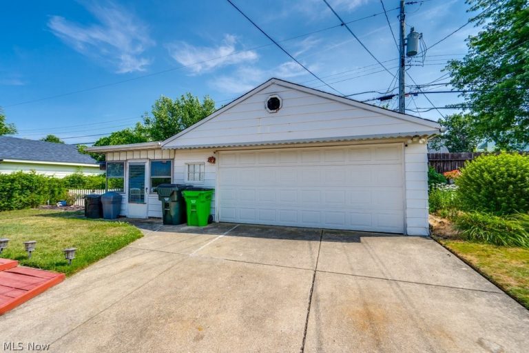 13304 Woodward Boulevard, Garfield Heights, OH - Photo 4