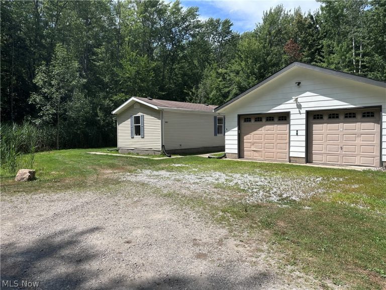 4871 Edwards Drive, Geneva, OH - Photo 2