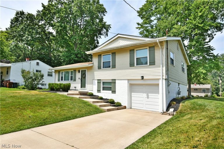 3819 Adrian Drive, Warren, OH - Photo 3