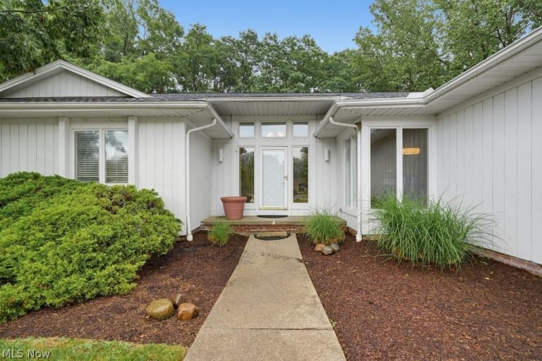 28653 Estates Court, Solon, OH - Photo 3