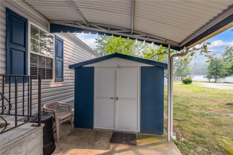 15 Elgin Oval, Olmsted Twp, OH - Photo 5