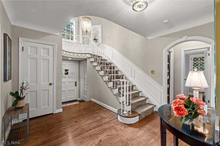 2686 Cranlyn Road, Shaker Heights, OH - Photo 2