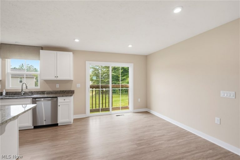 1270 Hidden Lake Boulevard, Akron, OH - Photo 6