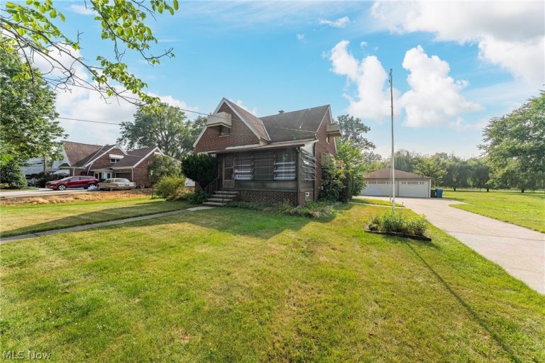 4290 Dover Center Road, North Olmsted, OH - Photo 3