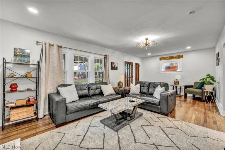 2108 Hampstead Road, Cleveland Heights, OH - Photo 5