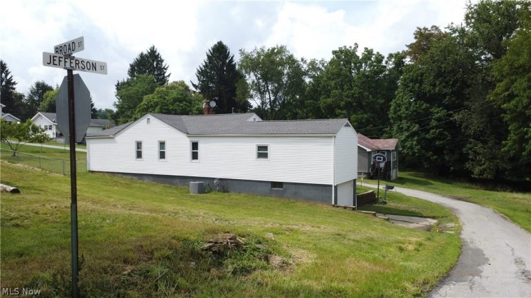 103 Jefferson Street, St Clairsville, OH - Photo 3