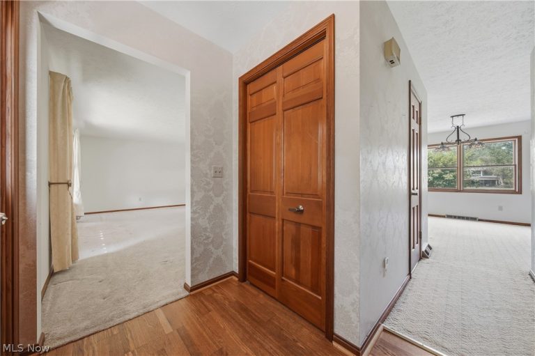 135 Seneca Trail, Hartville, OH - Photo 4
