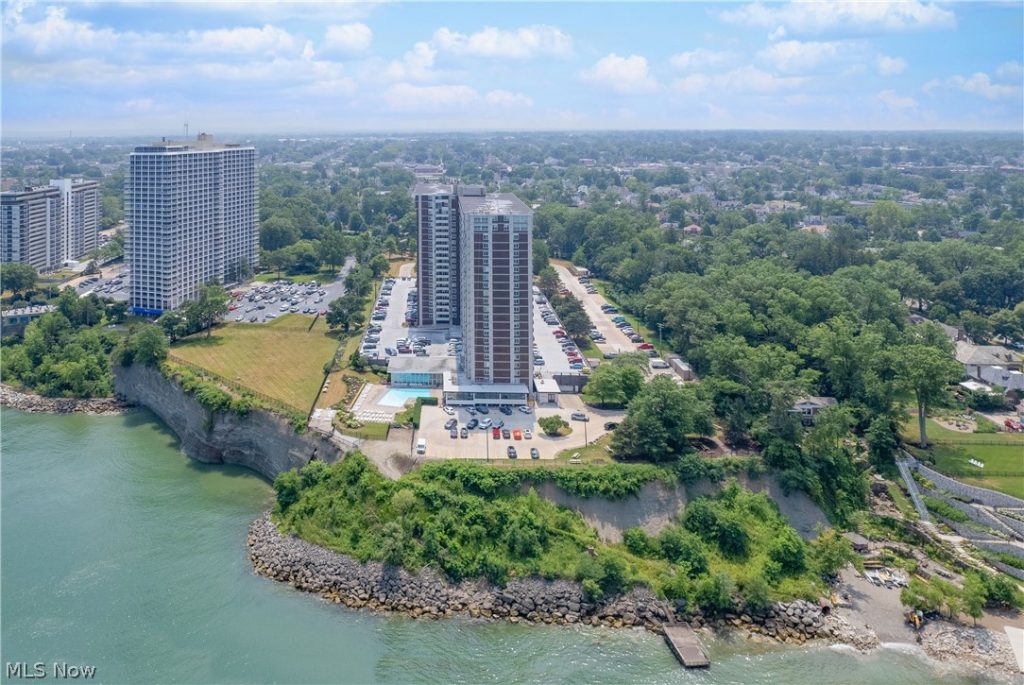 12900 Lake Avenue #915, Lakewood, OH