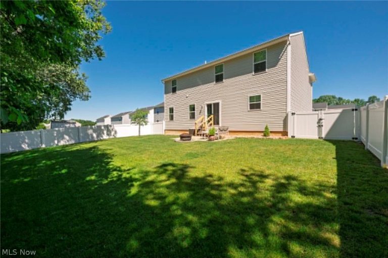 1422 Wood Fern Drive, Akron, OH - Photo 3