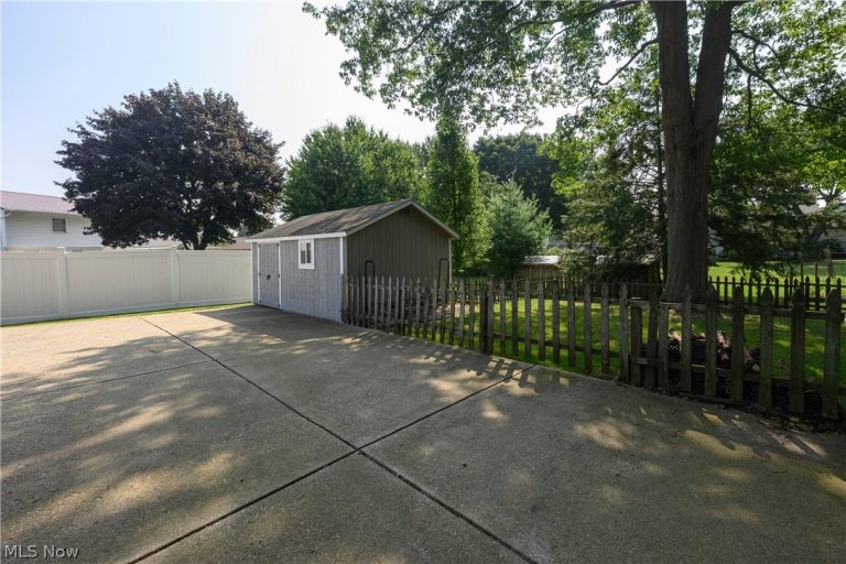 3345 Crownpoint Street, Massillon, OH - Photo 4