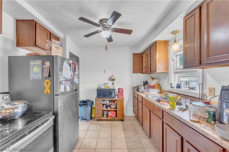 30015 Warren Road, Wickliffe, OH - Photo 4