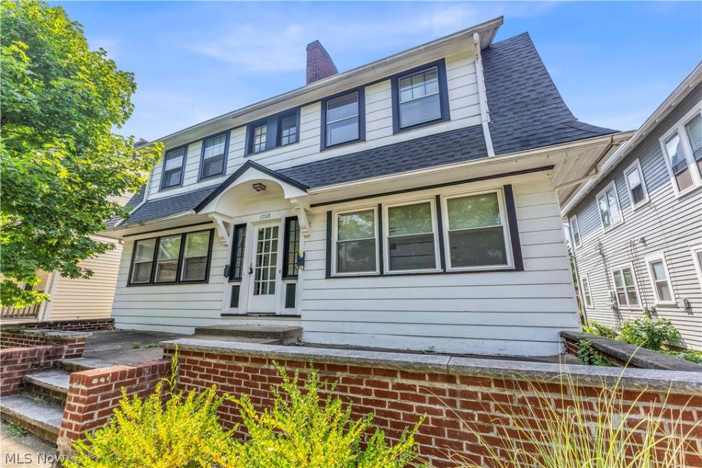 3208 Euclid Heights Boulevard, Cleveland Heights, OH