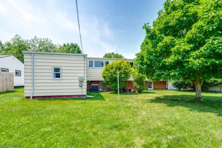 6663 Rochelle Boulevard, Parma, OH - Photo 4