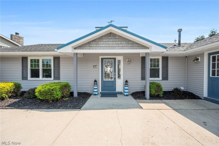 1280 Surfside Circle, Aurora, OH - Photo 2