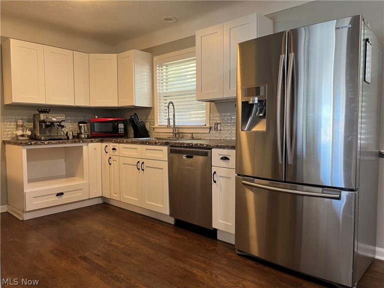 3282 Royalton Road, North Royalton, OH - Photo 8