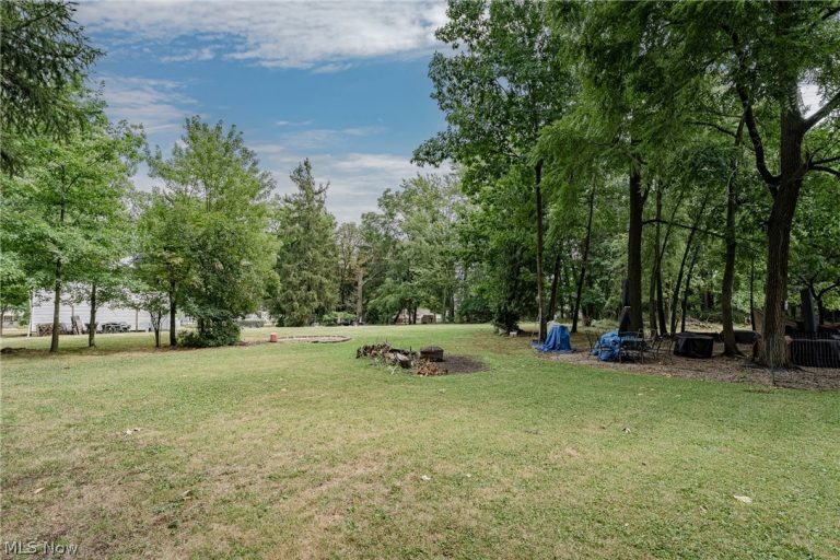 5570 Dunham Road, Maple Heights, OH - Photo 8