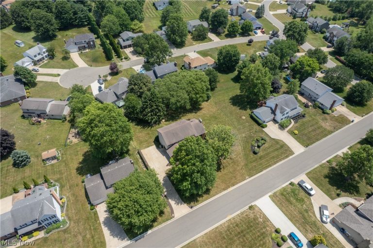 6104 Shipslanding Avenue, Canton, OH - Photo 2