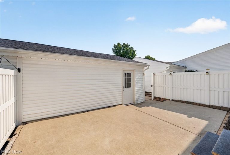 2040 Carlile Drive, Uniontown, OH - Photo 6