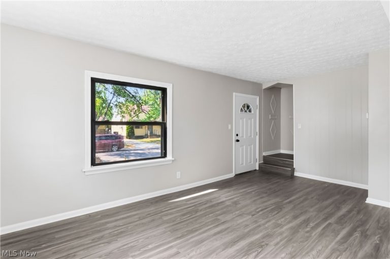 12904 Brookfield Avenue, Cleveland, OH - Photo 8