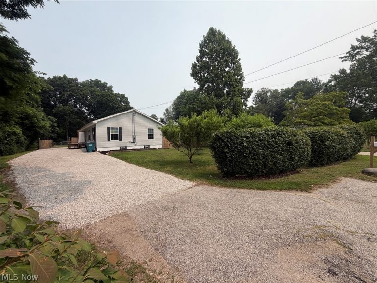 40 Tuckmere Drive, Painesville, OH - Photo 2