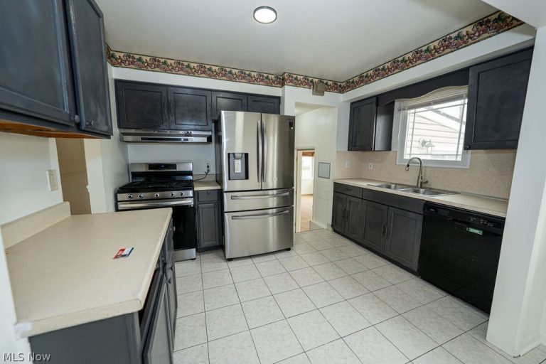 5728 Van Wert Avenue, Brook Park, OH - Photo 6