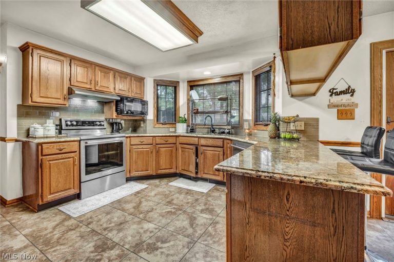 2524 Mallory Lane, Stow, OH - Photo 8