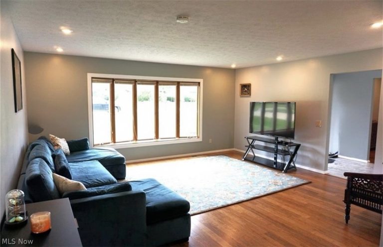 22309 Rock Creek Circle, Strongsville, OH - Photo 3