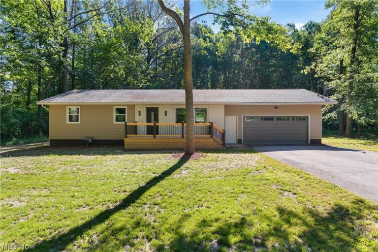 1075 River Road, Lake Milton, OH - Photo 2
