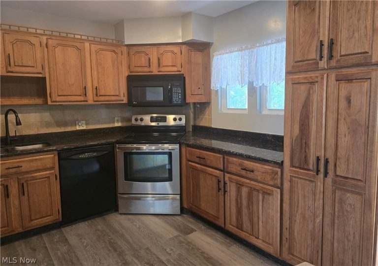 610 Notre Dame Avenue, Youngstown, OH - Photo 8
