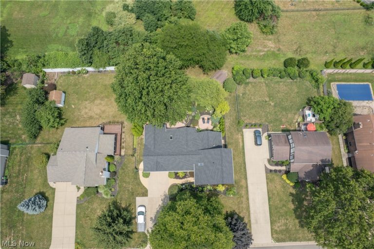 6215 Bayside Street, Canton, OH - Photo 2