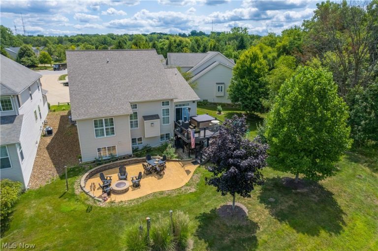20521 Leana Court, Strongsville, OH - Photo 3